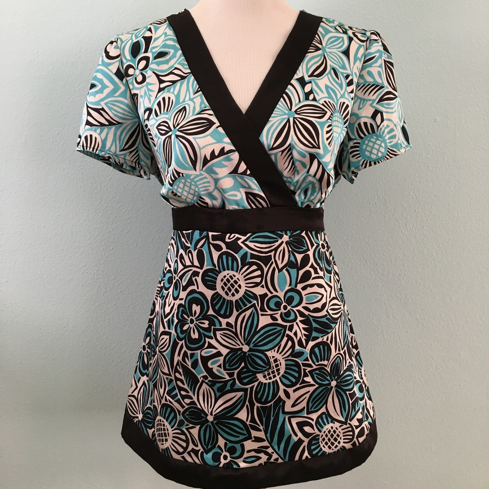 Turquoise Black & White Floral V-Neck Belted Top